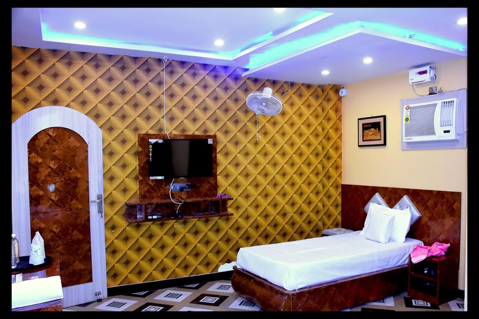 Shri Murari Relax Pg *